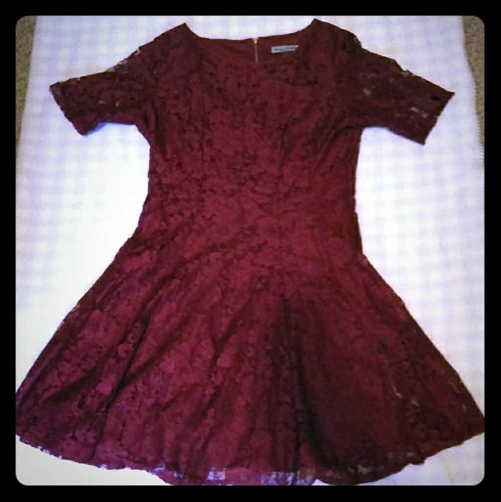Beautiful Danny and Nicole Red lace dress!